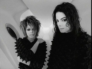 Janet e Michal Jackson juntos na abertura do clip Scream.